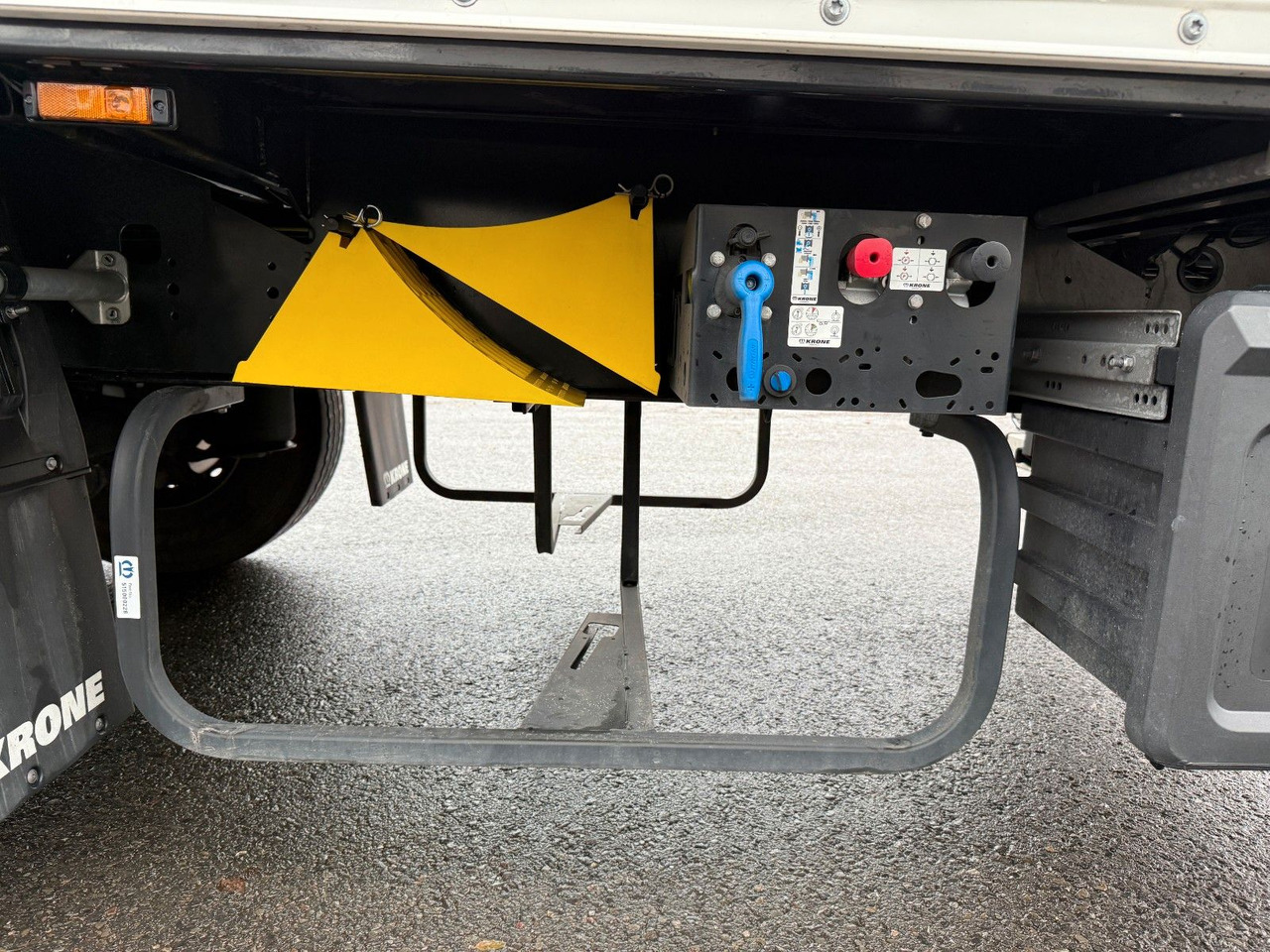 Закритий кузов напівпричіп Krone SD/KOFFER/LIFTACHSE: фото 13 Закритий кузов напівпричіп Krone SD/KOFFER/LIFTACHSE: фото 13