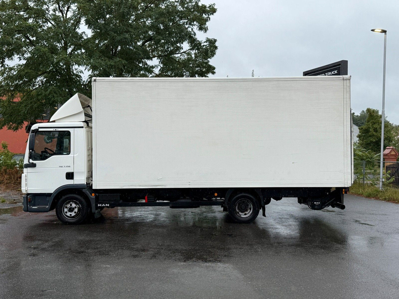 MAN TGL 7.150/Koffer 6m/Ladebordwand - Фургон з закритим кузовом: фото 4 MAN TGL 7.150/Koffer 6m/Ladebordwand - Фургон з закритим кузовом: фото 4