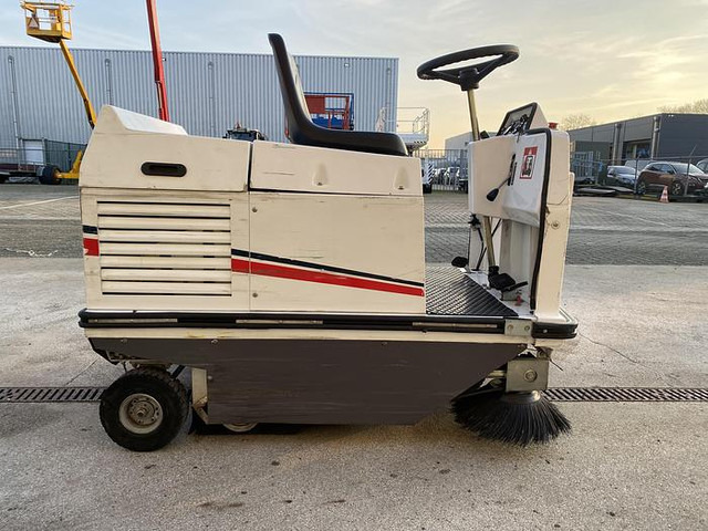 Dulevo 75 EH, Veegmachine - Промислова підмітальна машина: фото 4 Dulevo 75 EH, Veegmachine - Промислова підмітальна машина: фото 4