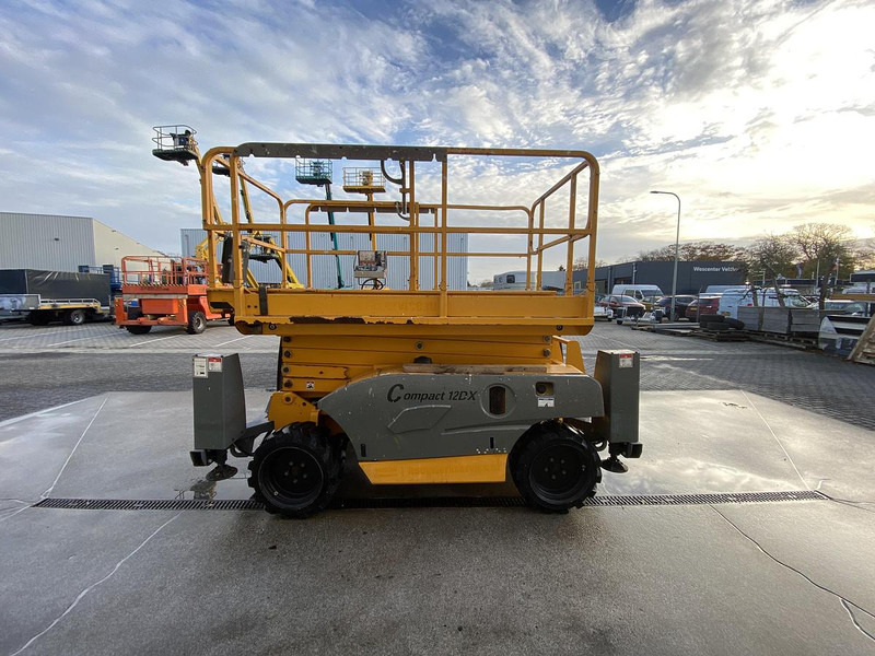 Haulotte Compact 12DX, Schaar hoogwerker, 4X4 Diesel - Підйомник: фото 4 Haulotte Compact 12DX, Schaar hoogwerker, 4X4 Diesel - Підйомник: фото 4