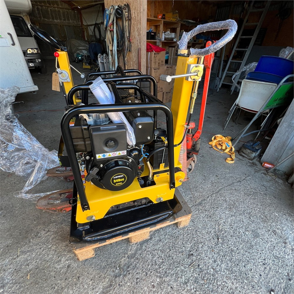 Bernards RT220-1 - Віброплита: фото 1 Bernards RT220-1 - Віброплита: фото 1