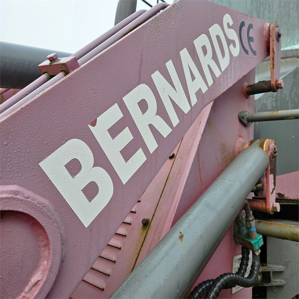 Міні-навантажувач Bernards W1600C: фото 30
