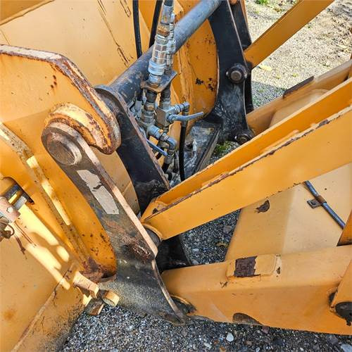 Екскаватор-навантажувач Case 695 ST: фото 41 Екскаватор-навантажувач Case 695 ST: фото 41