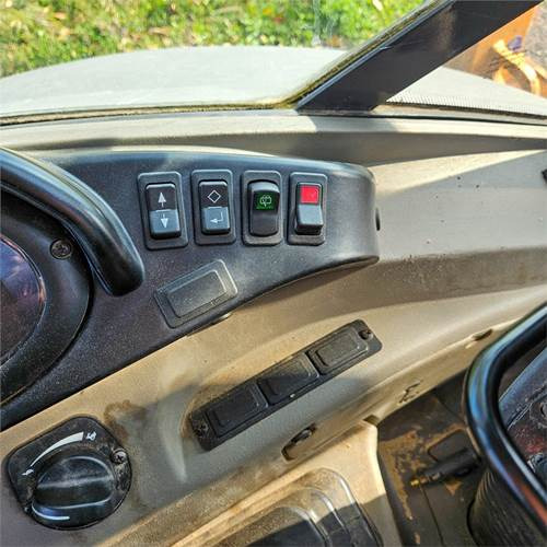 Екскаватор-навантажувач Case 695 ST: фото 25 Екскаватор-навантажувач Case 695 ST: фото 25