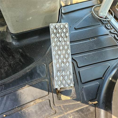 Екскаватор-навантажувач Case 695 ST: фото 29 Екскаватор-навантажувач Case 695 ST: фото 29