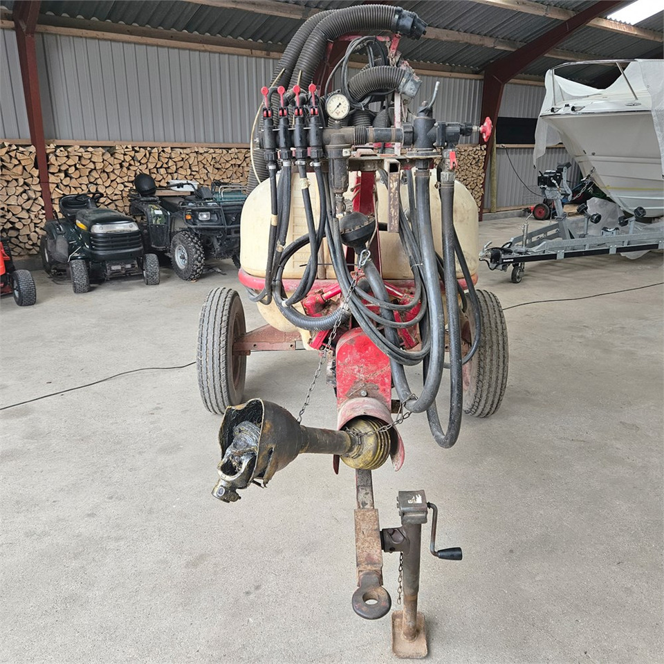 Hardi 800 l - Обприскувач: фото 2 Hardi 800 l - Обприскувач: фото 2