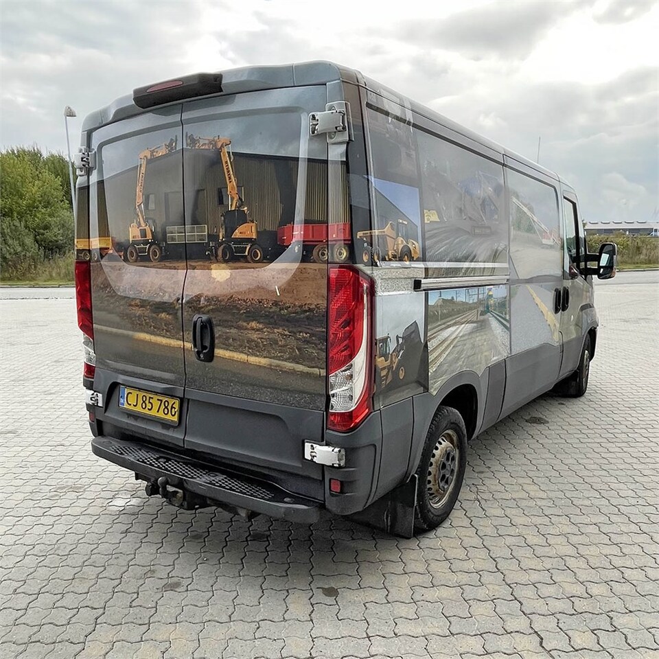 Суцільнометалевий фургон Iveco 35-120 HI Matic: фото 8