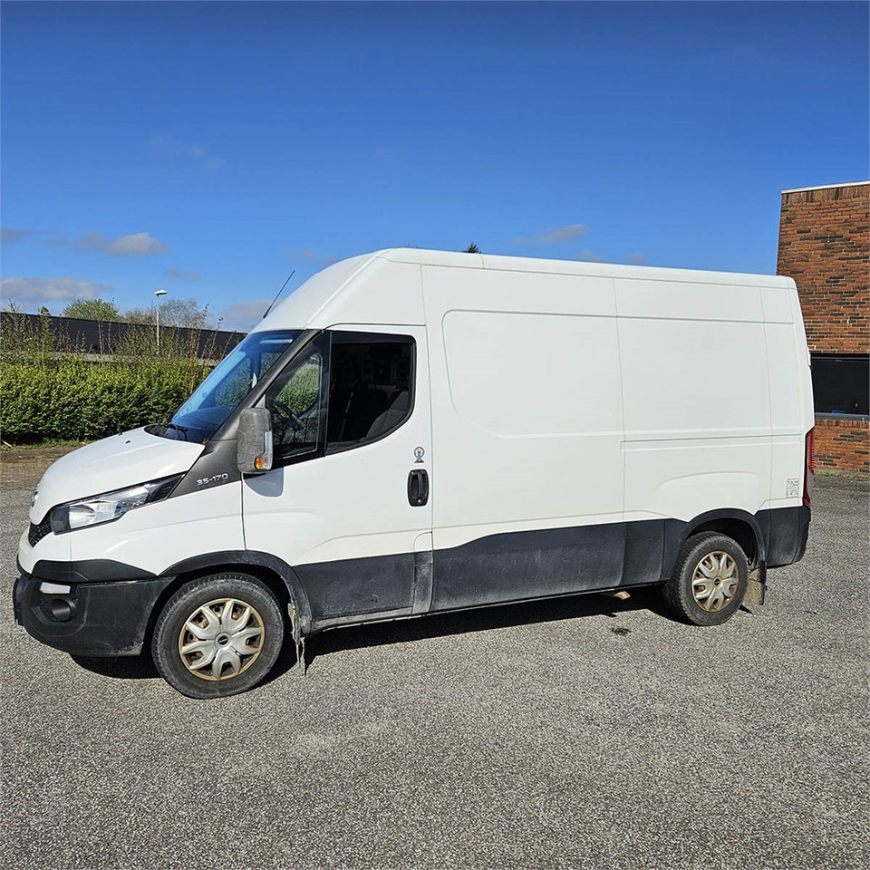 Iveco Daily 35s17 3,0D - Суцільнометалевий фургон: фото 2 Iveco Daily 35s17 3,0D - Суцільнометалевий фургон: фото 2