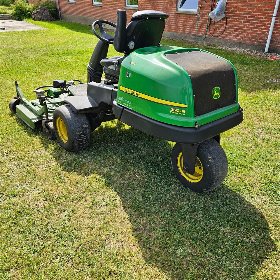 John Deere 2500B PrecisionCut - Газонокосарка: фото 4 John Deere 2500B PrecisionCut - Газонокосарка: фото 4