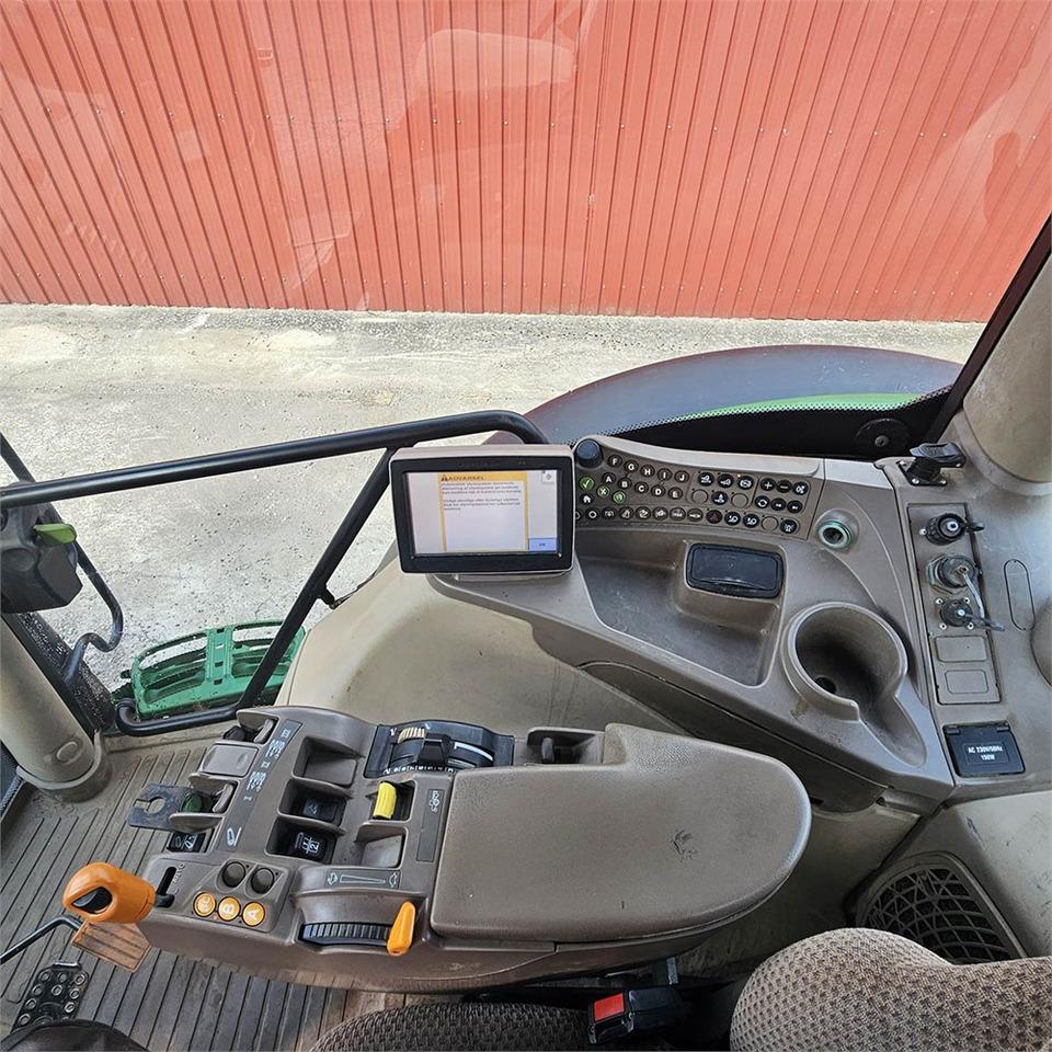 Трактор John Deere 6210 R: фото 12