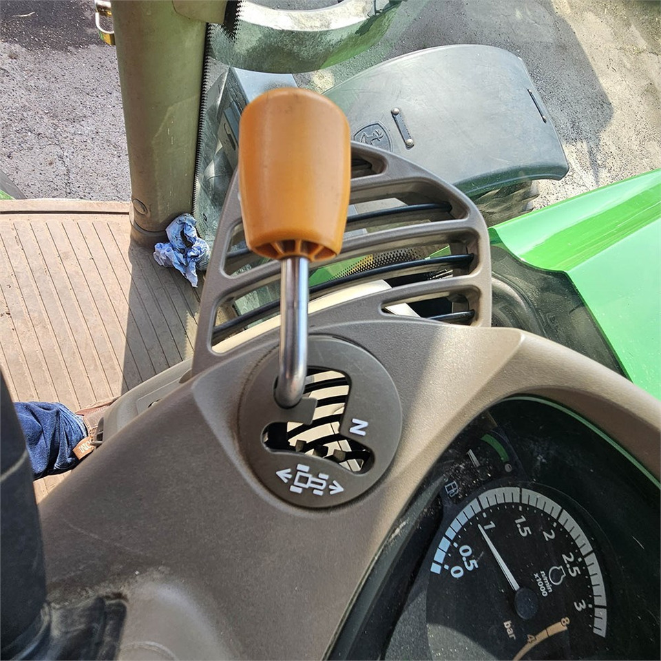 Трактор John Deere 6210 R: фото 16