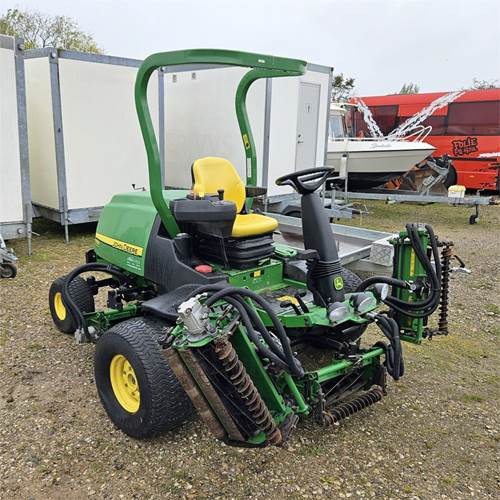 John Deere 7700 Precisioncut - Газонокосарка: фото 1 John Deere 7700 Precisioncut - Газонокосарка: фото 1