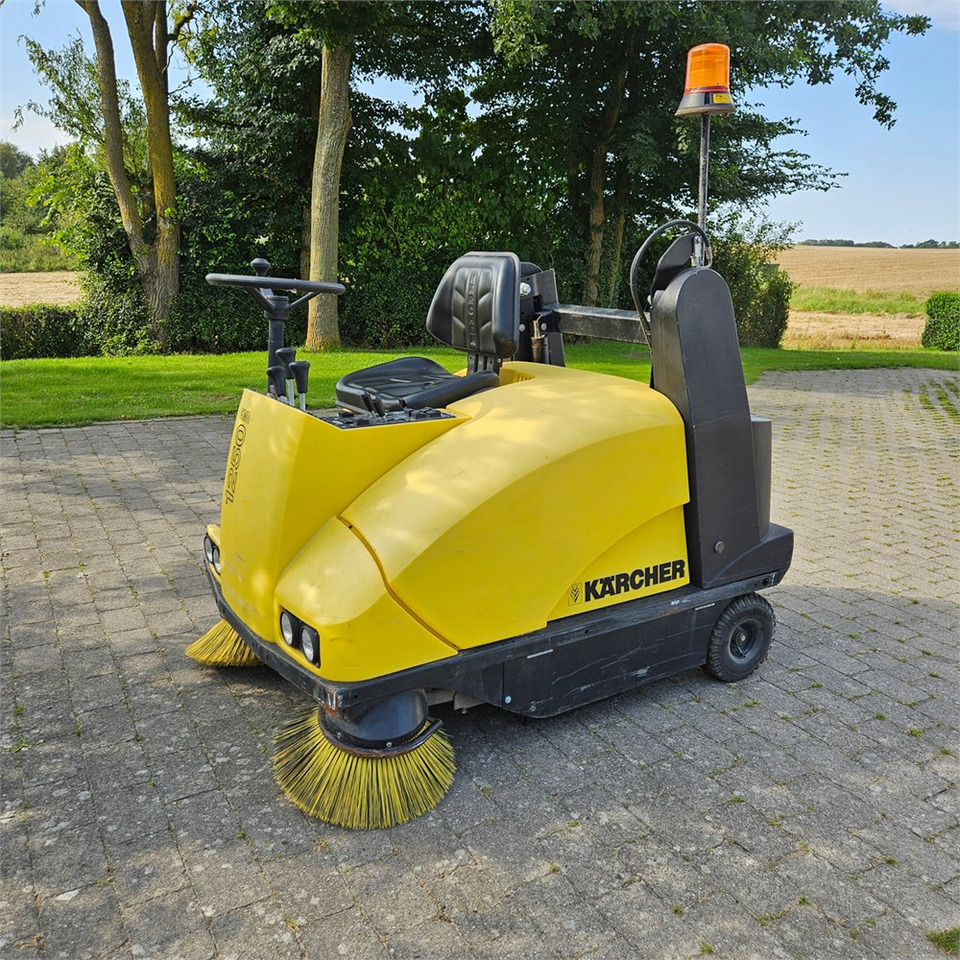 Kärcher KMR 1250 B - Промислова підмітальна машина: фото 1 Kärcher KMR 1250 B - Промислова підмітальна машина: фото 1