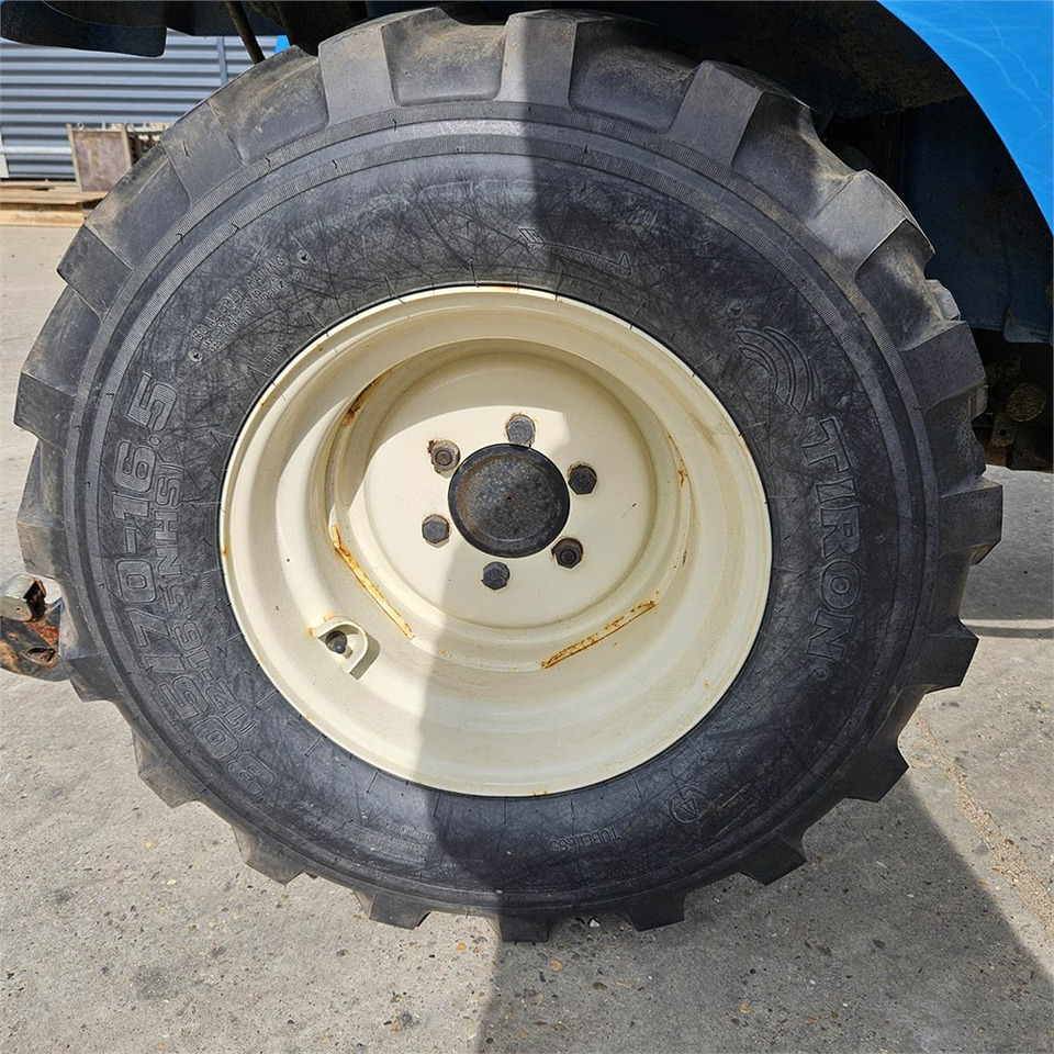 Комунальний трактор LS Mtron Ls J27HST: фото 41
