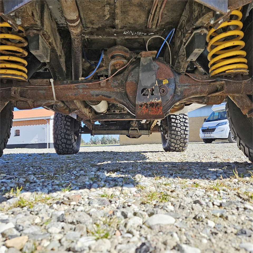 Позашляховик Land Rover Defender 90: фото 40 Позашляховик Land Rover Defender 90: фото 40