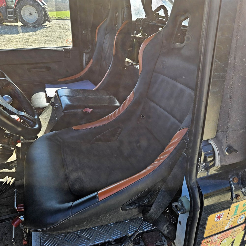 Позашляховик Land Rover Defender 90: фото 10 Позашляховик Land Rover Defender 90: фото 10