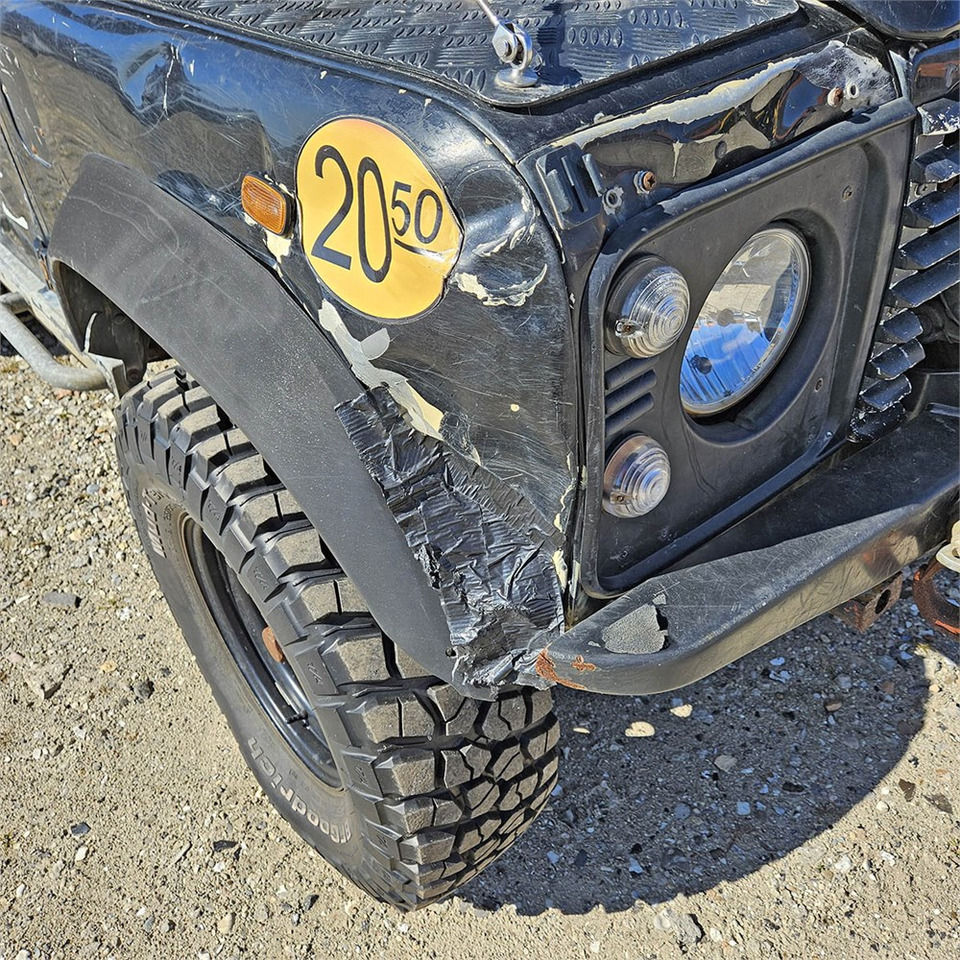 Позашляховик Land Rover Defender 90: фото 41 Позашляховик Land Rover Defender 90: фото 41