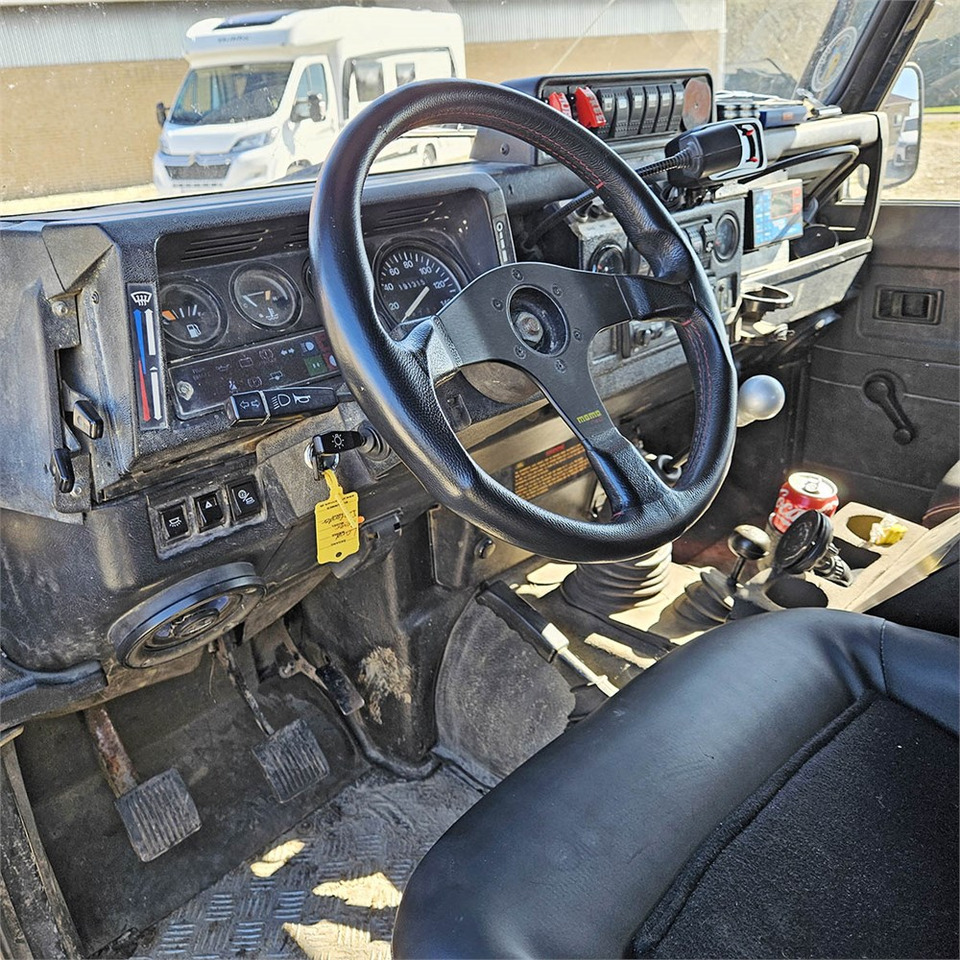 Позашляховик Land Rover Defender 90: фото 11 Позашляховик Land Rover Defender 90: фото 11