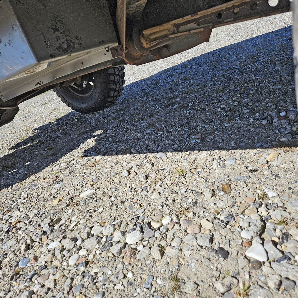 Позашляховик Land Rover Defender 90: фото 35 Позашляховик Land Rover Defender 90: фото 35