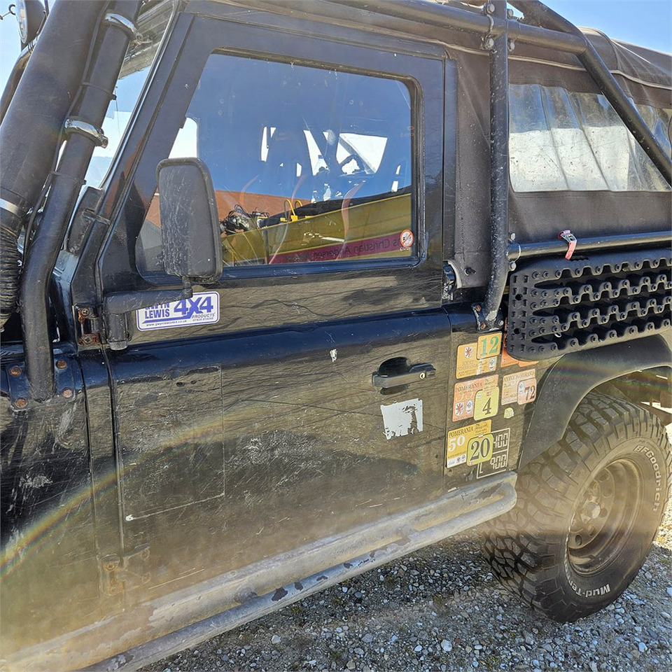 Позашляховик Land Rover Defender 90: фото 9 Позашляховик Land Rover Defender 90: фото 9