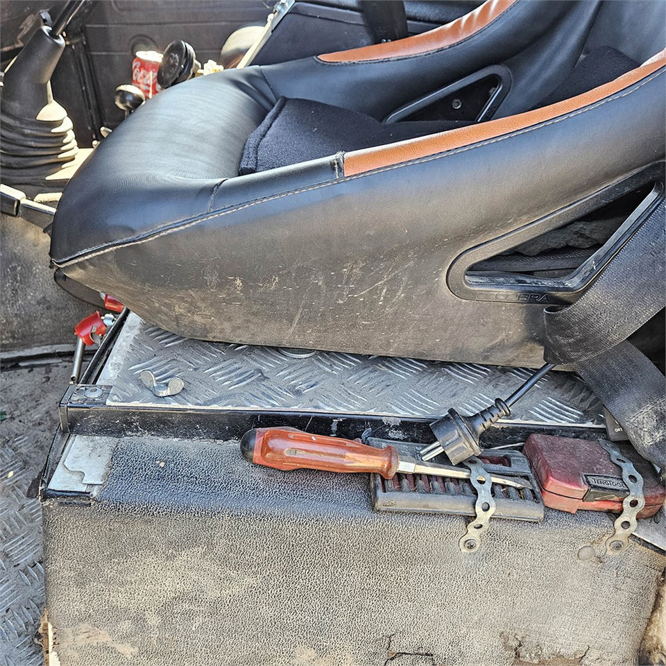 Позашляховик Land Rover Defender 90: фото 18 Позашляховик Land Rover Defender 90: фото 18