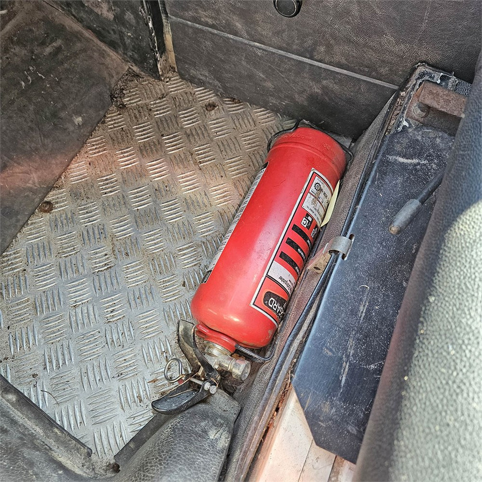 Позашляховик Land Rover Defender 90: фото 17 Позашляховик Land Rover Defender 90: фото 17