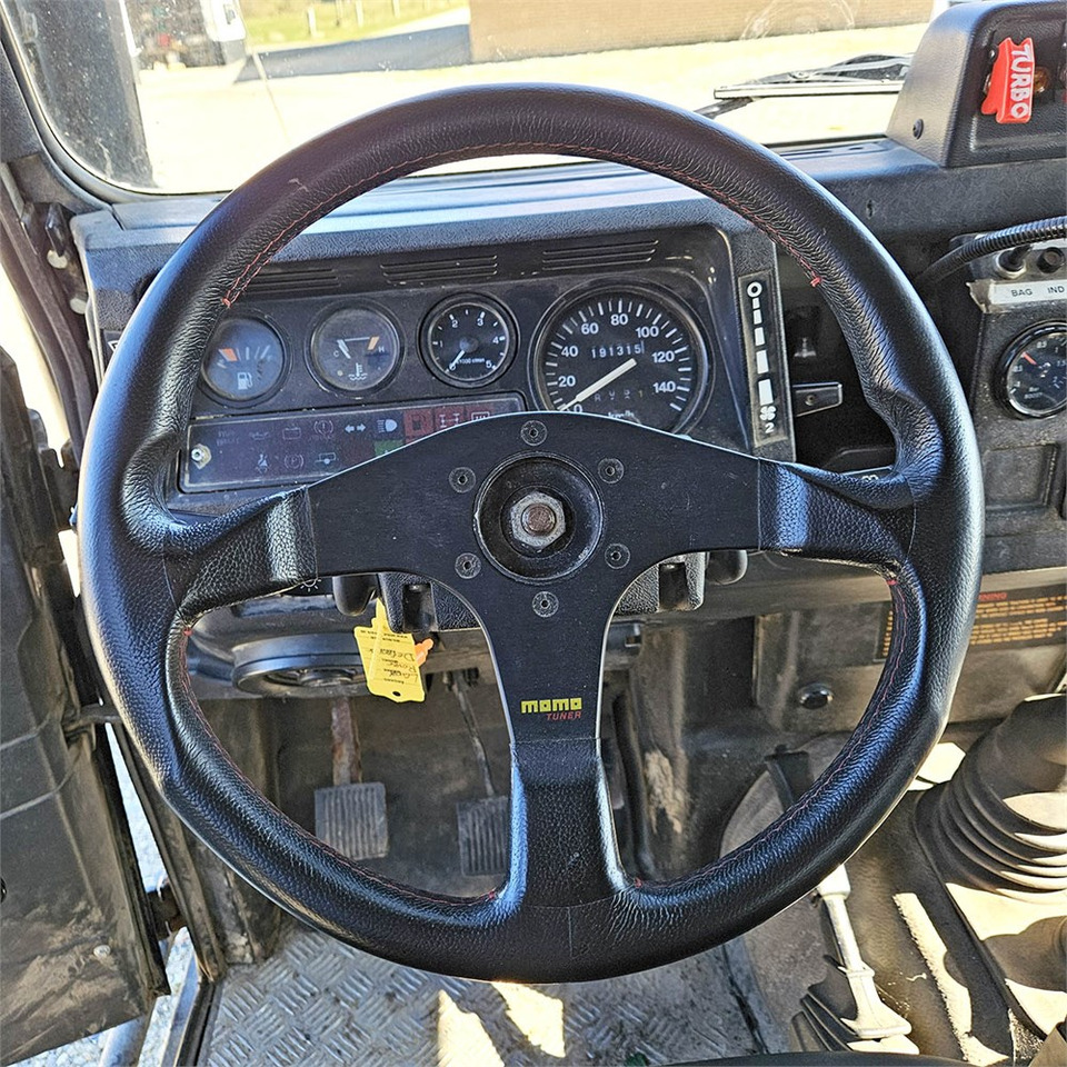 Позашляховик Land Rover Defender 90: фото 21 Позашляховик Land Rover Defender 90: фото 21