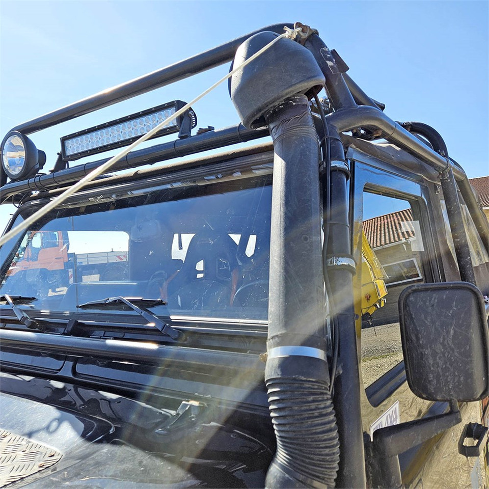 Позашляховик Land Rover Defender 90: фото 23 Позашляховик Land Rover Defender 90: фото 23