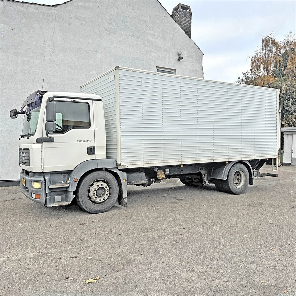 MAN TG M 18.240 - Вантажівка з закритим кузовом: фото 1 MAN TG M 18.240 - Вантажівка з закритим кузовом: фото 1