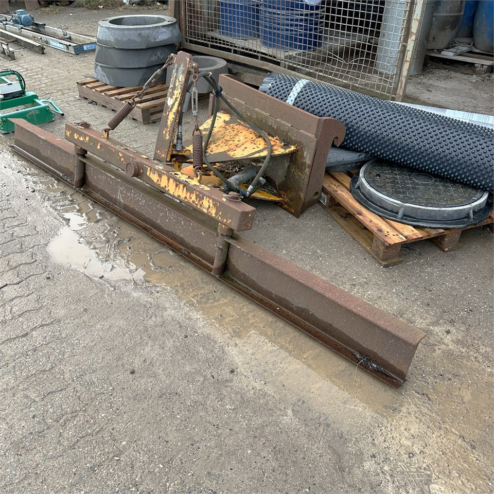 ABC Afretter / vibrator - Навісне обладнання в категорії Будівельна техніка: фото 3 ABC Afretter / vibrator - Навісне обладнання в категорії Будівельна техніка: фото 3