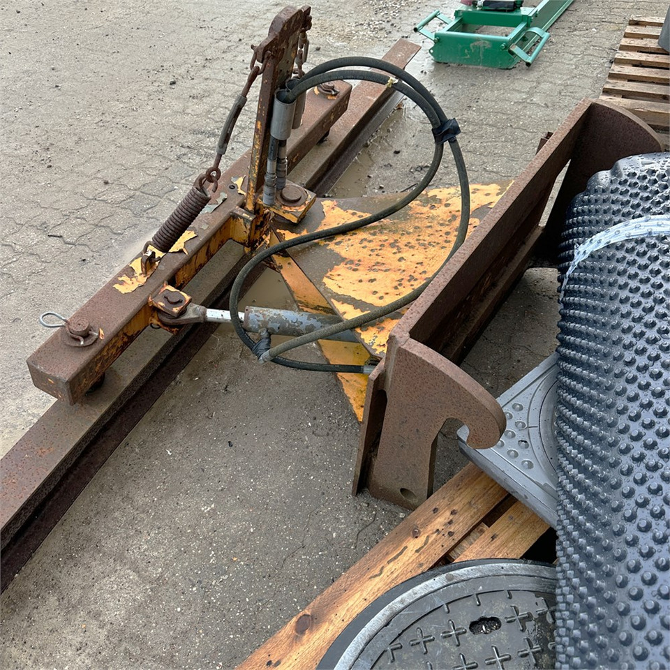 ABC Afretter / vibrator - Навісне обладнання в категорії Будівельна техніка: фото 4 ABC Afretter / vibrator - Навісне обладнання в категорії Будівельна техніка: фото 4