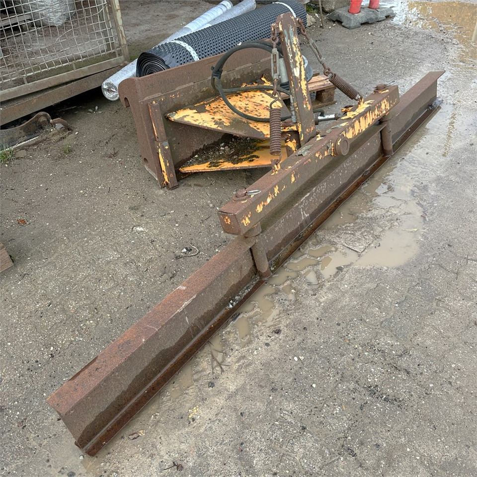 ABC Afretter / vibrator - Навісне обладнання в категорії Будівельна техніка: фото 1 ABC Afretter / vibrator - Навісне обладнання в категорії Будівельна техніка: фото 1