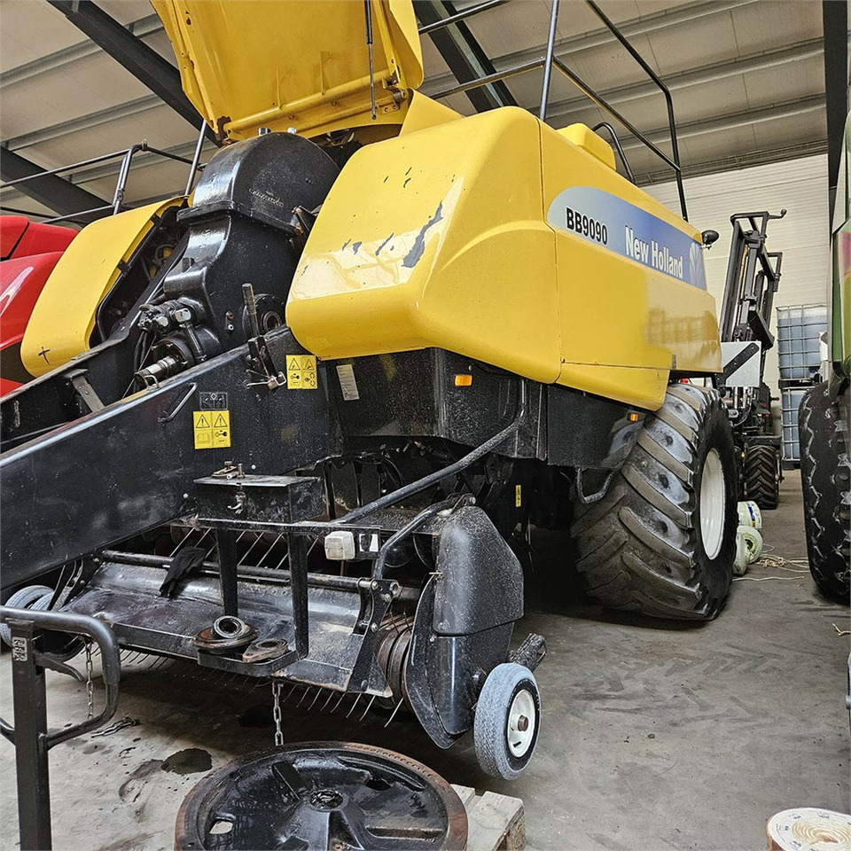 New Holland BB9090 - Техніка для сінозаготівлі: фото 1 New Holland BB9090 - Техніка для сінозаготівлі: фото 1