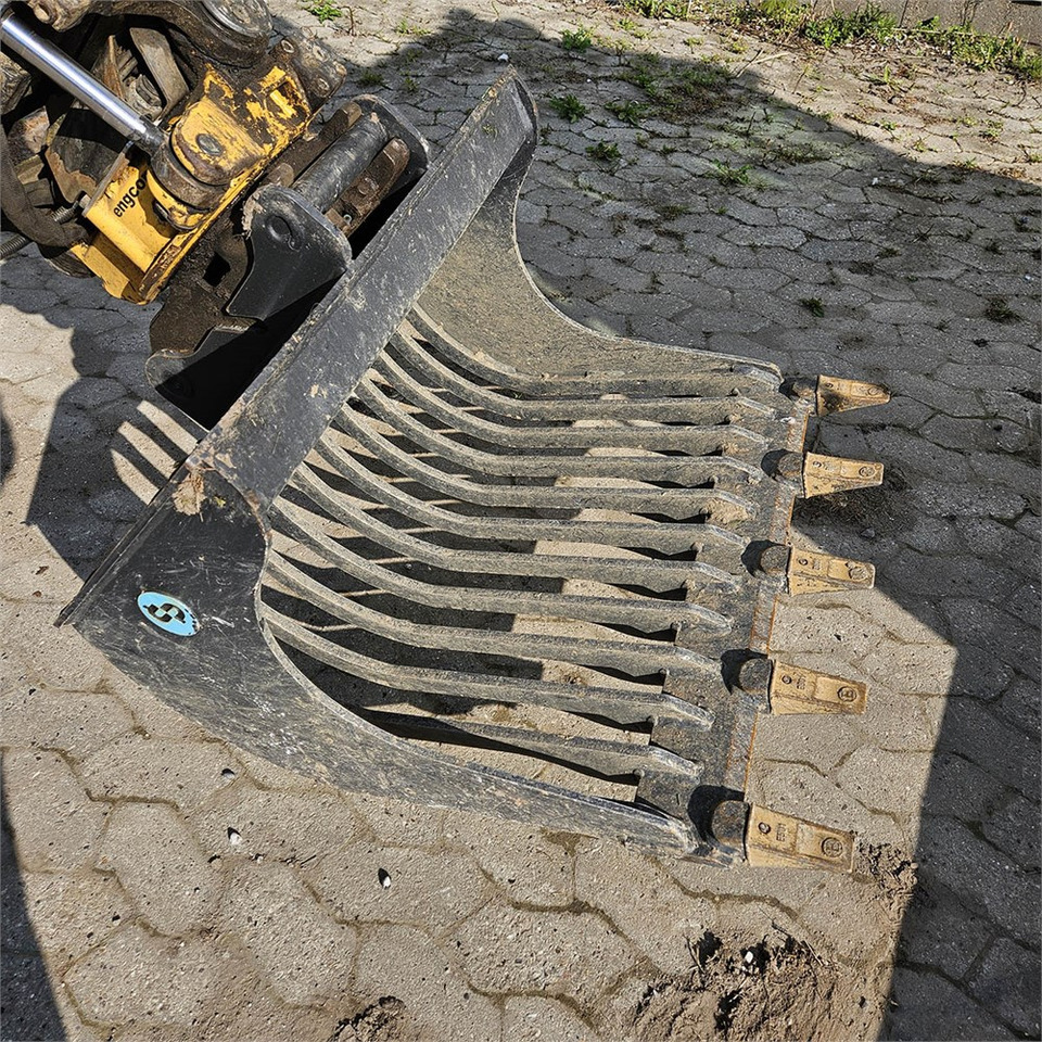 Міні-екскаватор New Holland E26C: фото 33