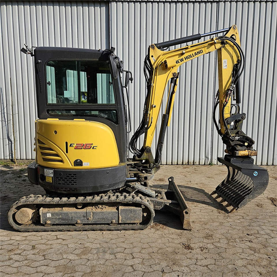 Міні-екскаватор New Holland E26C: фото 6