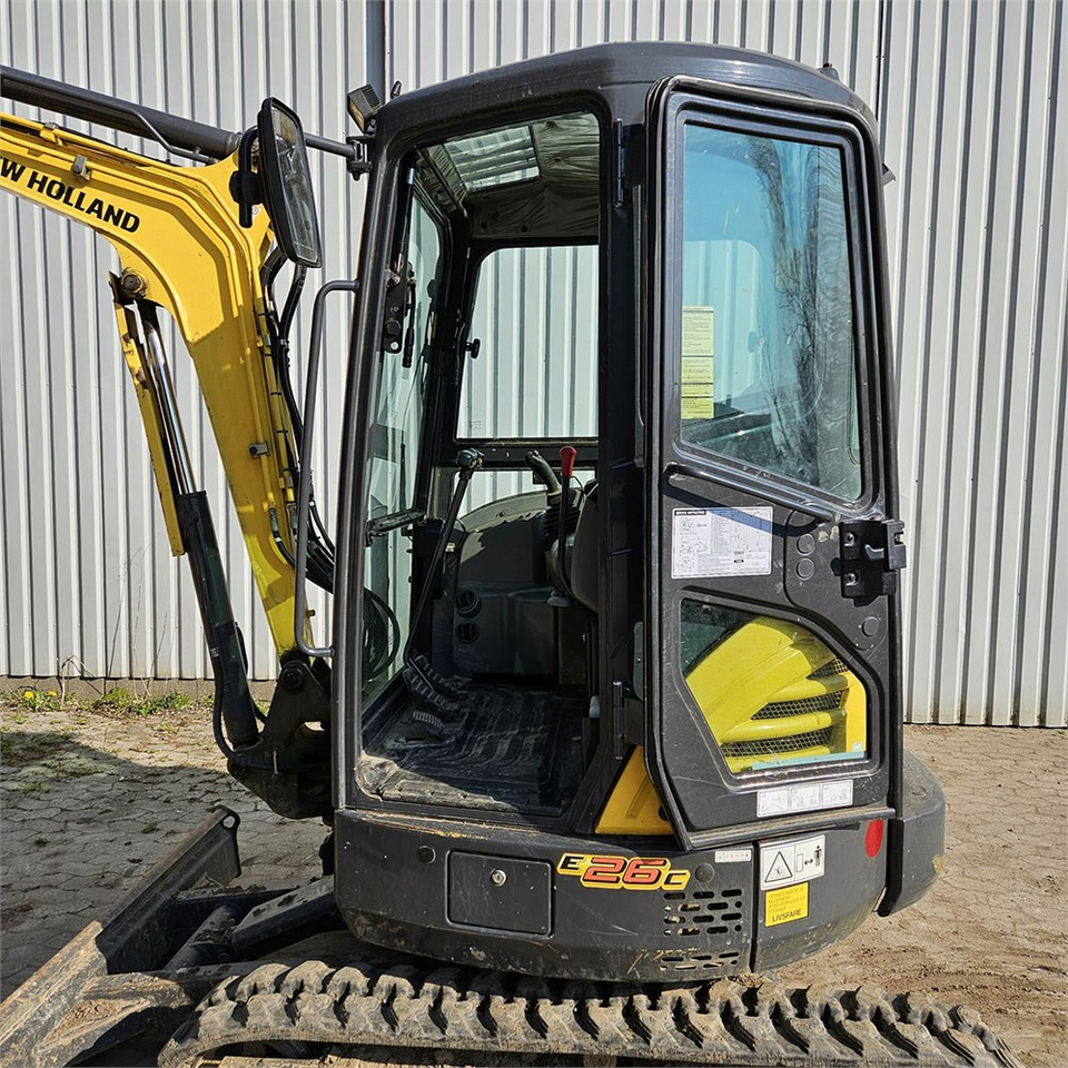 Міні-екскаватор New Holland E26C: фото 26