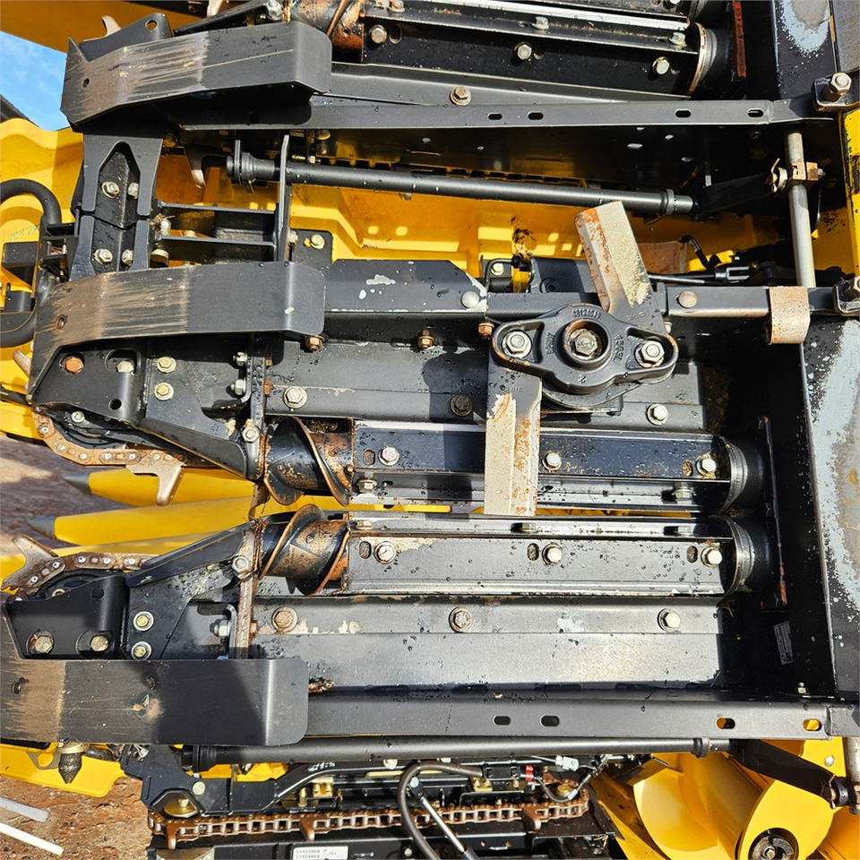 Комбайн New Holland F8: фото 9