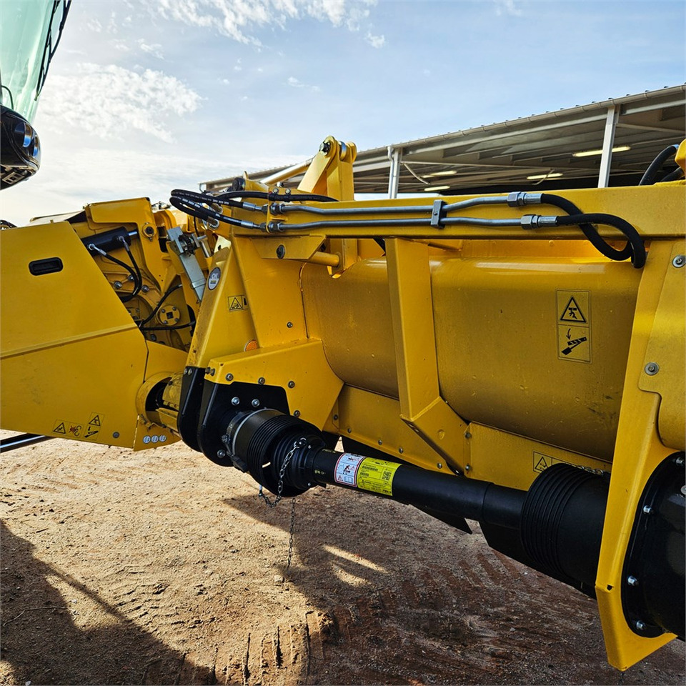 Комбайн New Holland F8: фото 10