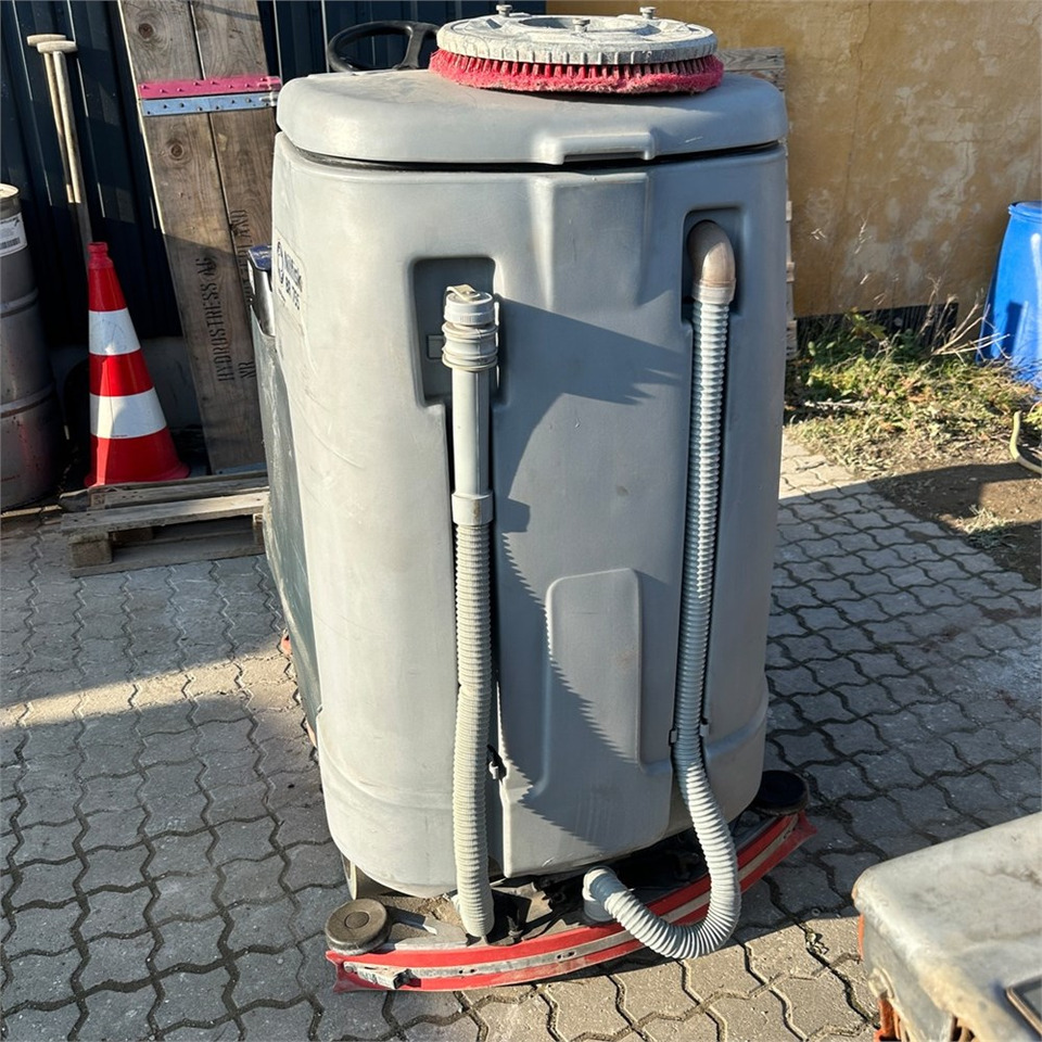 Nilfisk BR 755 - Підлогомийна машина: фото 4 Nilfisk BR 755 - Підлогомийна машина: фото 4