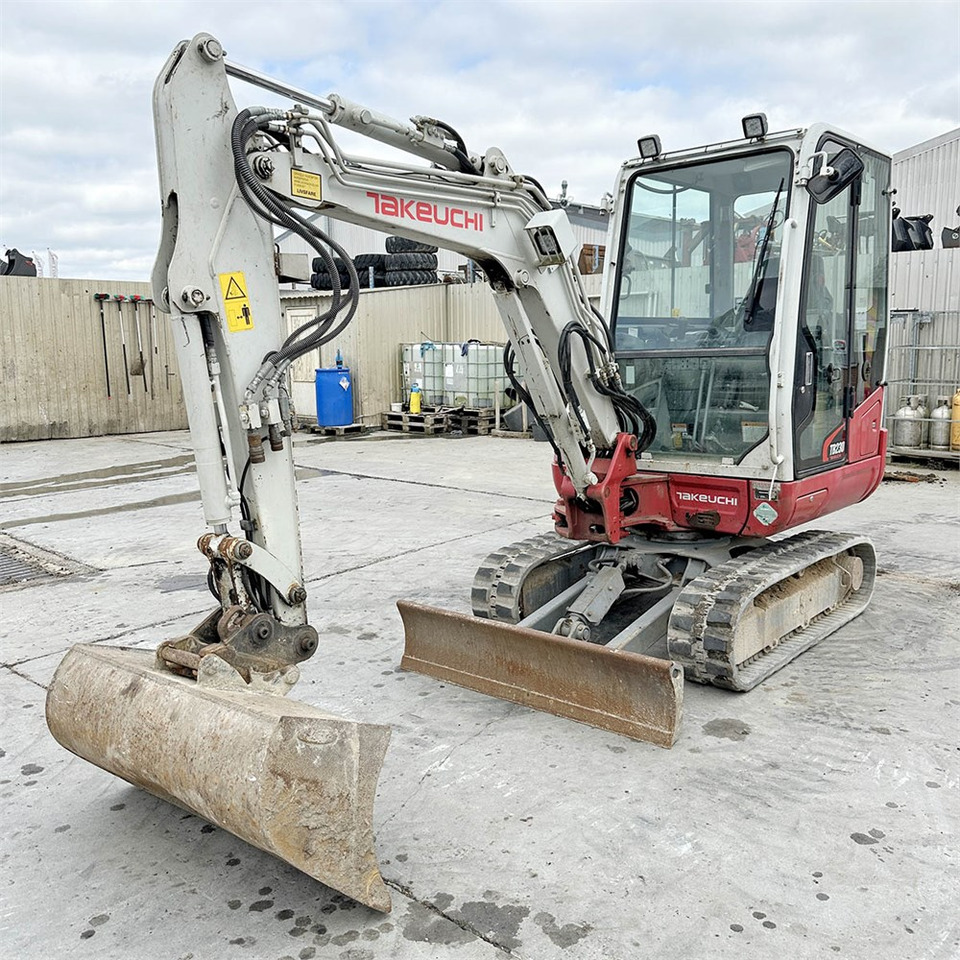 Takeuchi TB230 - Міні-екскаватор: фото 3 Takeuchi TB230 - Міні-екскаватор: фото 3