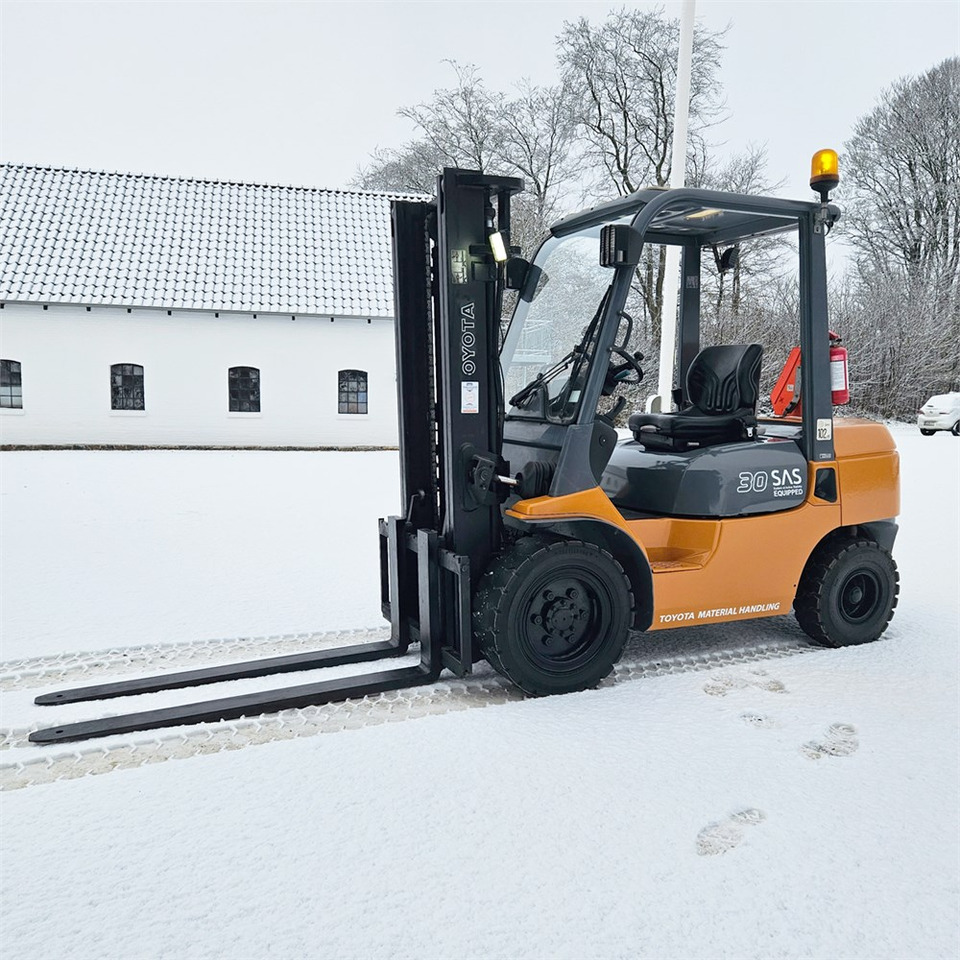 Навантажувач вилковий Toyota 30 SAS Equipped - 02-7FDF30: фото 1