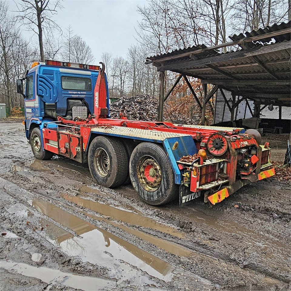 Volvo 420 - Гаковий мультиліфт вантажівка: фото 4 Volvo 420 - Гаковий мультиліфт вантажівка: фото 4