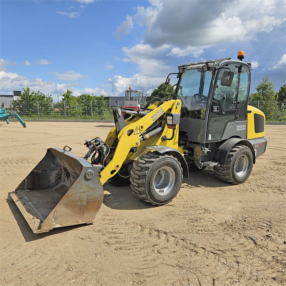 Wacker Neuson WL 32/RL30 - Колісний навантажувач: фото 1 Wacker Neuson WL 32/RL30 - Колісний навантажувач: фото 1
