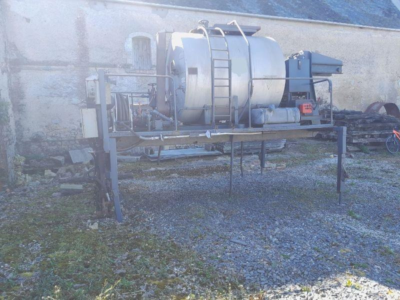 MENARD BOUILLE SUR BERCE 3000 LITRES - Гудронатор: фото 1 MENARD BOUILLE SUR BERCE 3000 LITRES - Гудронатор: фото 1