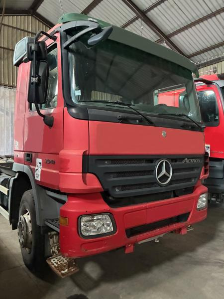 Mercedes 6X4 ACTROS 3341 - Гаковий мультиліфт вантажівка: фото 2 Mercedes 6X4 ACTROS 3341 - Гаковий мультиліфт вантажівка: фото 2
