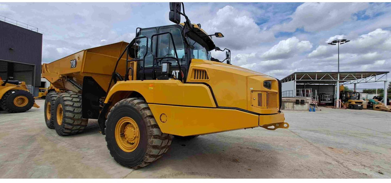 CAT 730 - Шарнірний самоскид: фото 2 CAT 730 - Шарнірний самоскид: фото 2
