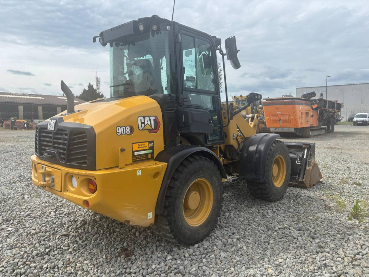 CAT 908 - Колісний навантажувач: фото 4 CAT 908 - Колісний навантажувач: фото 4