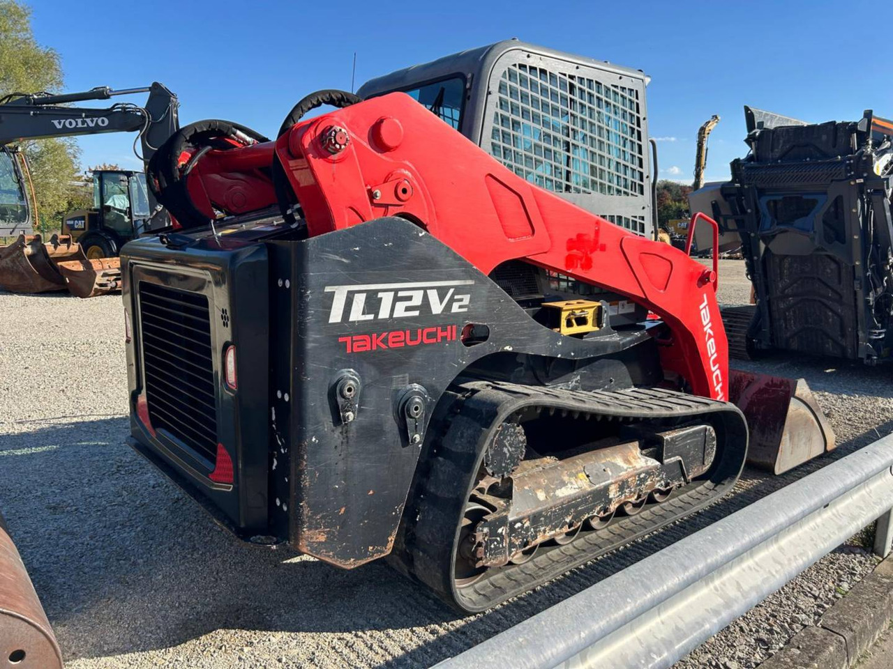 TAKEUCHI MFG. CO. LTD. TL12 - Гусеничний навантажувач: фото 3 TAKEUCHI MFG. CO. LTD. TL12 - Гусеничний навантажувач: фото 3