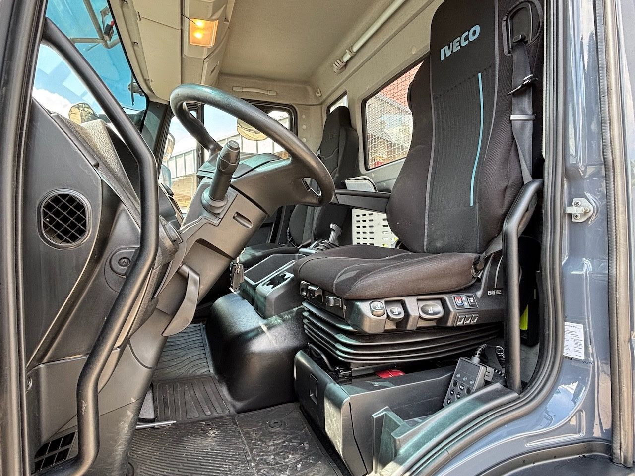Iveco ML140E25 offene Pritsche, AHK - Бортова вантажівка/ Платформа: фото 4 Iveco ML140E25 offene Pritsche, AHK - Бортова вантажівка/ Платформа: фото 4
