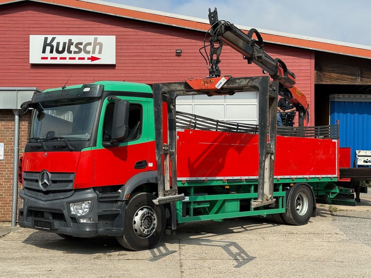 Mercedes-Benz Antos 1832L mit Palfinger PK 12001L Heckkran - Бортова вантажівка/ Платформа, Вантажівка з маніпулятором: фото 1 Mercedes-Benz Antos 1832L mit Palfinger PK 12001L Heckkran - Бортова вантажівка/ Платформа, Вантажівка з маніпулятором: фото 1